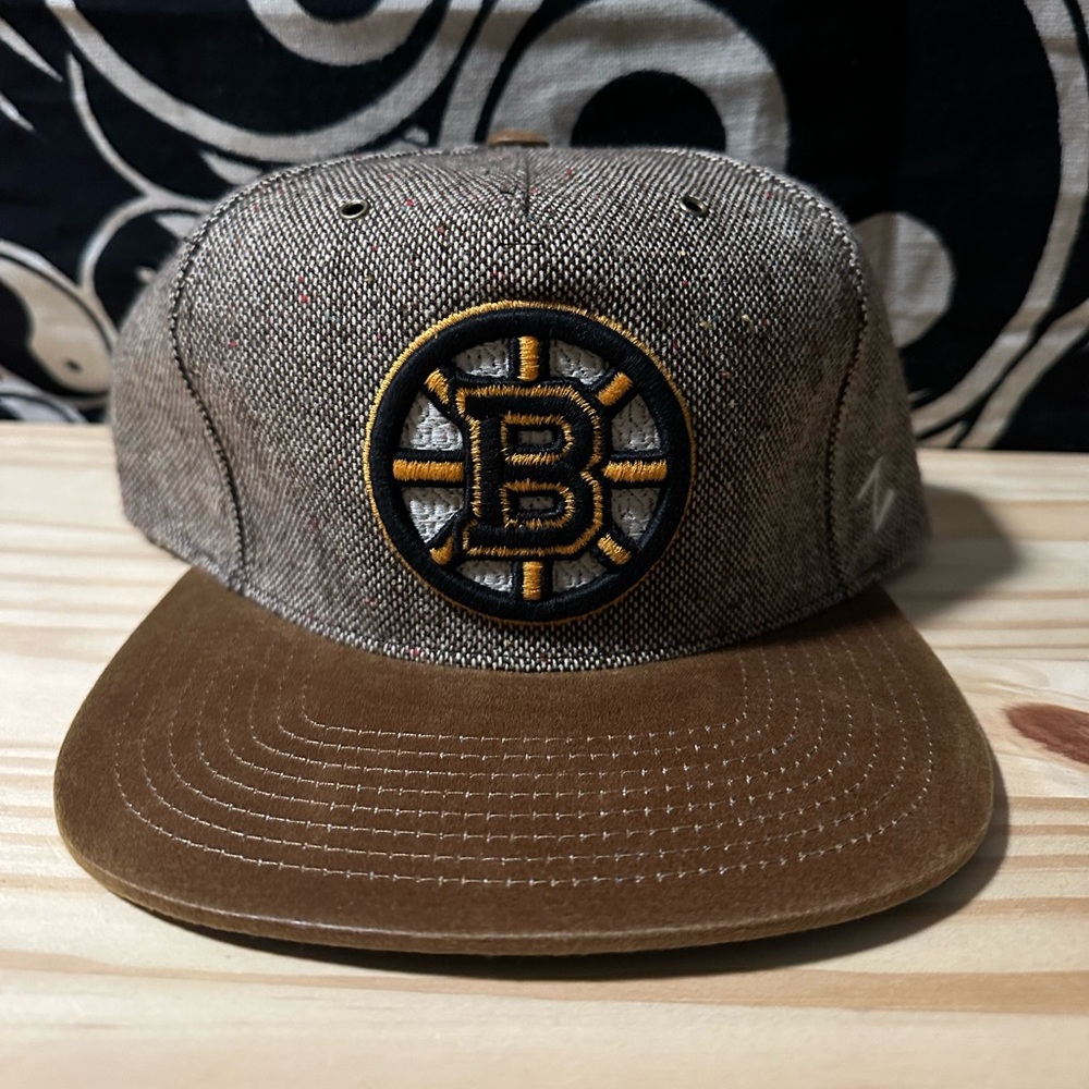 Boston Bruins Hockey Vintage Classic Brown Wool Suede Zephyr NHL Snap Back Hat
